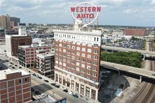 apt-301-2107 Grand Blvd, Kansas City, MO, 64108-1867 | Card Image