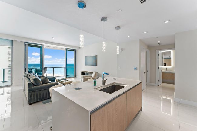 H1201 - 3100 N Ocean Dr, Condo with 2 bedrooms, 3 bathrooms and null parking in Riviera Beach FL | Image 16