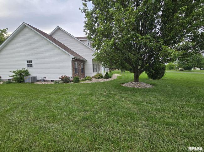 14327 Mcraven Ln, House other with 4 bedrooms, 4 bathrooms and null parking in Mount Vernon IL | Image 70