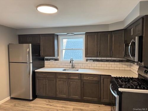 apt-2-217 Cleveland Ave, Mineola, NY, 11501-2586 | Card Image