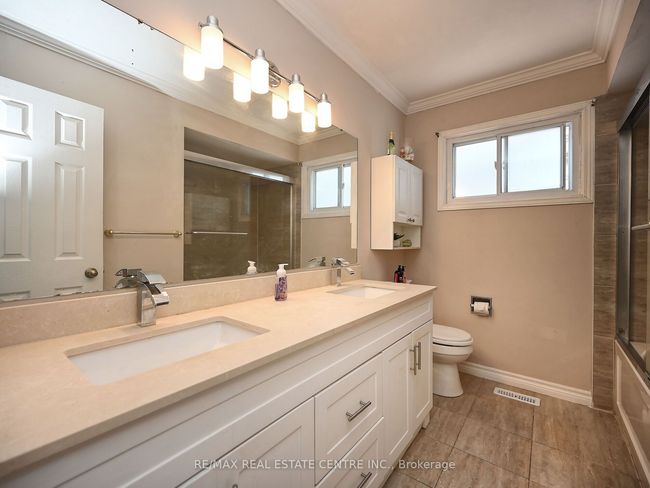 8 Stephensen Crt, House other with 4 bedrooms, 3 bathrooms and 2 parking in Brampton ON | Image 31