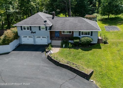 105 Vineyard Dr, Stroudsburg, PA, 18360-7321 | Card Image