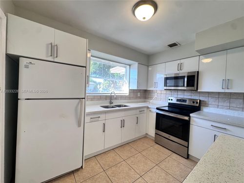 7900 Nw 16th St, Pembroke Pines, FL, 33024-5152 | Card Image