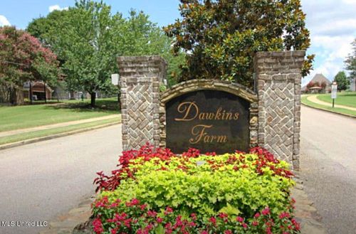 8055 Old Addison Dr, Olive Branch, MS, 38654-7252 | Card Image