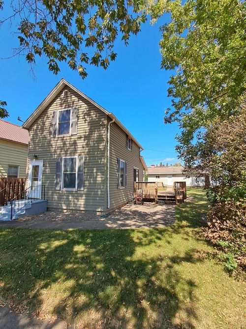 102 W Elizabeth Ave, Keewatin, MN, 55753-4405 | Card Image