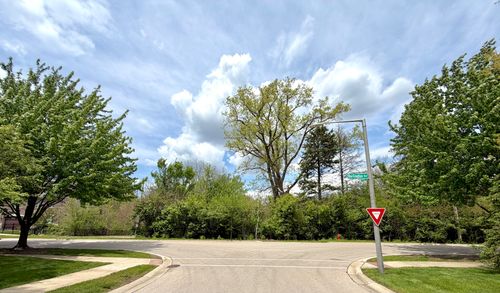 24w554 Burlington Ave, Naperville, IL, 60563-1622 | Card Image