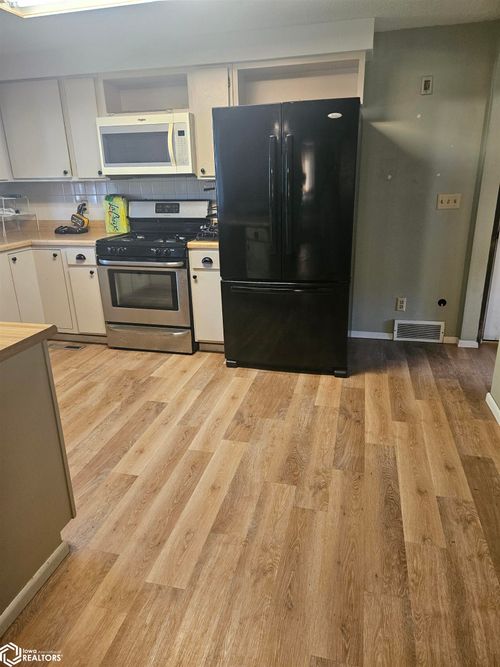 506 5th St N, Swea City, IA, 50590-1023 | Card Image