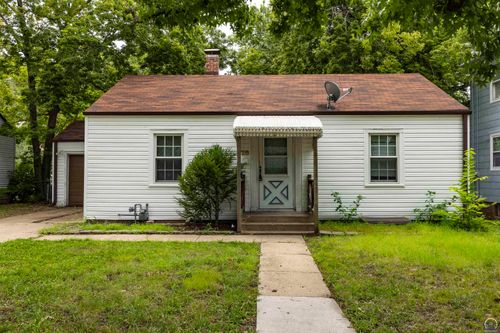 728 Sw Lindenwood Ave, Topeka, KS, 66606-1617 | Card Image
