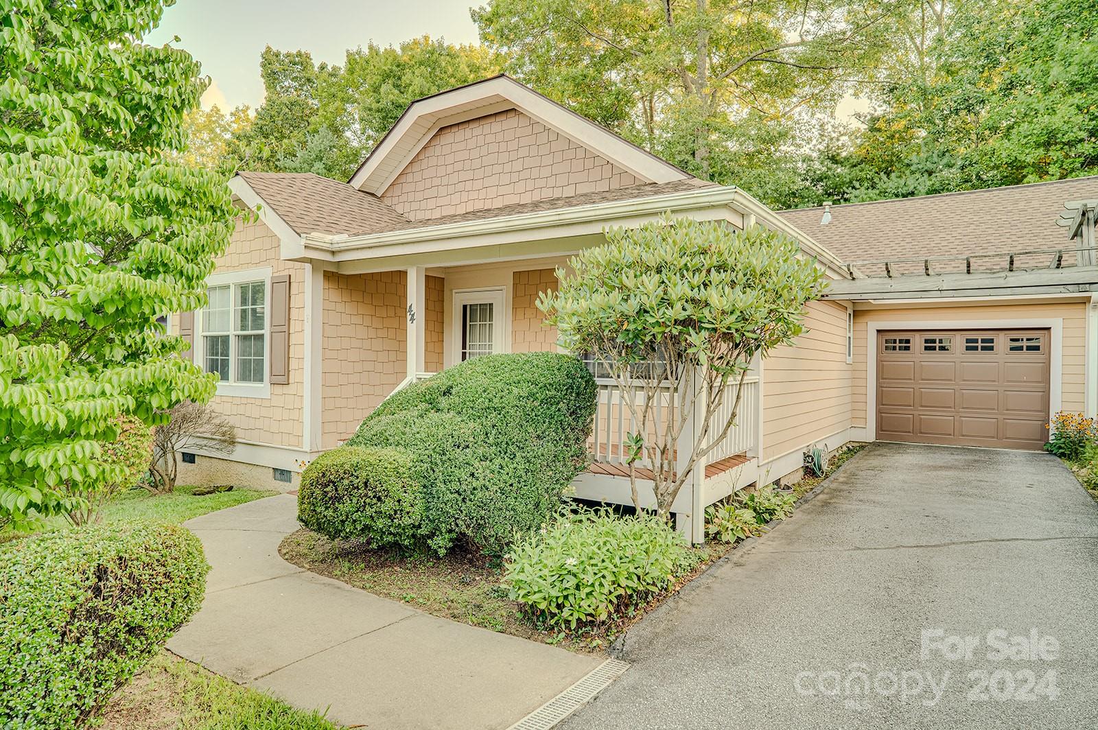 Avonlea Ln, Flat Rock, NC 28731