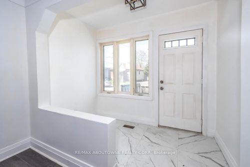 126 Harmony Ave, Hamilton, ON, L8H4Y3 | Card Image