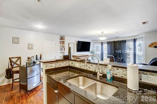 2i-529 N Graham St, Charlotte, NC, 28202-2263 | Card Image