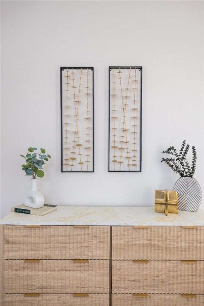 View of interior details | Image 17