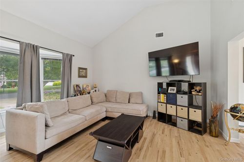 84 Crystal Dr, Aquebogue, NY, 11931-2077 | Card Image