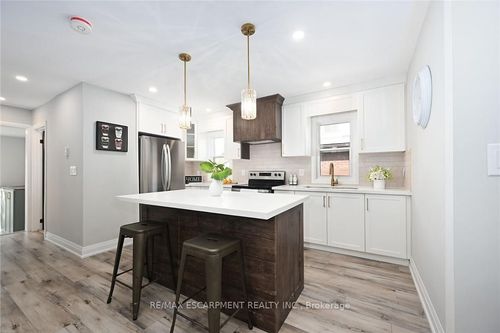 282 Ottawa St S, Hamilton, ON, L8K2G1 | Card Image