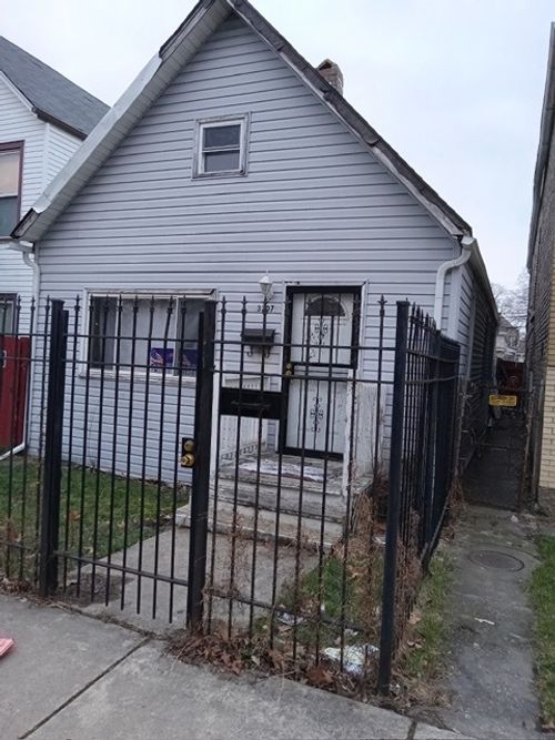3307 W 37th Pl, Chicago, IL, 60632-2712 | Card Image