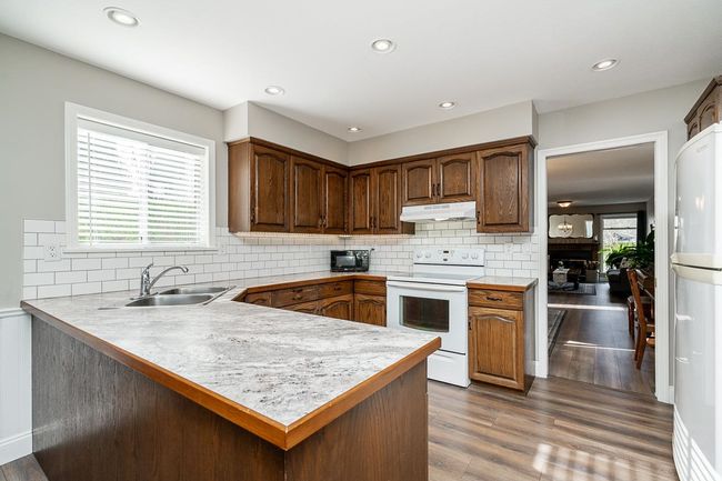 18371 59 A Avenue, House other with 4 bedrooms, 2 bathrooms and 5 parking in Surrey BC | Image 8