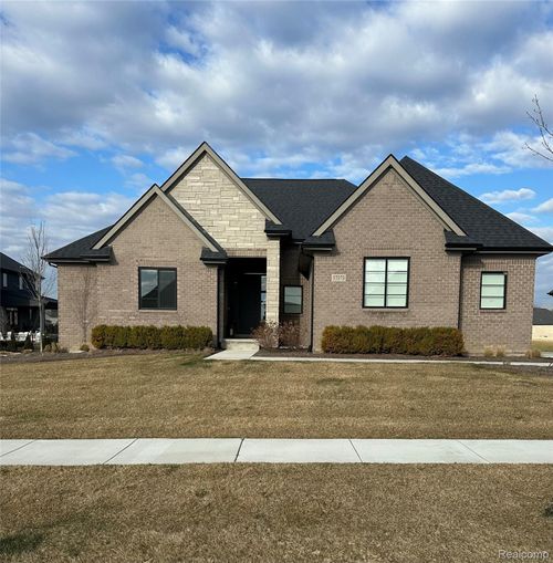 57373 Glen Forest Dr, Washington Township, MI, 48094-4037 | Card Image