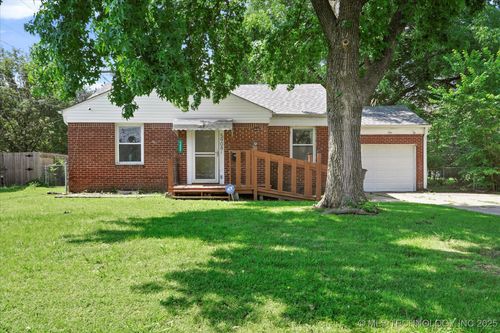 5908 E 2nd St, Tulsa, OK, 74112-1606 | Card Image