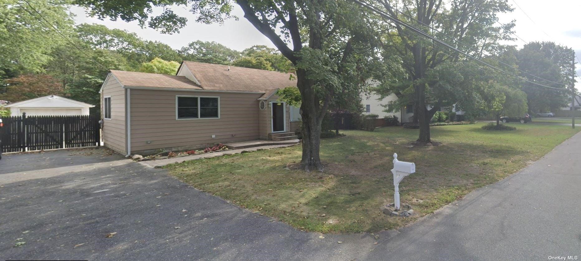 Chestnut Ave, Ronkonkoma, NY 11779