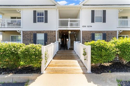 1233 Saravalle Dr, Saint Peters, MO, 63376-8223 | Card Image