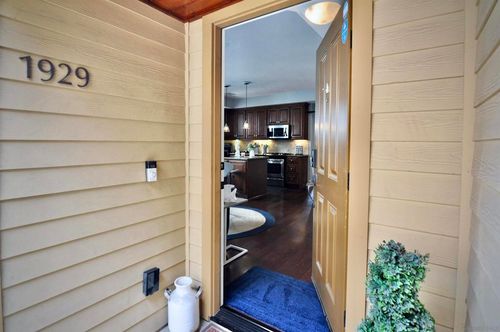 1929 Felspar St, San Diego, CA, 92109-3521 | Card Image