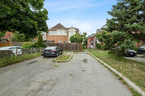 69 Shady Pine Cir, Brampton, ON, L6R1K3 | Card Image