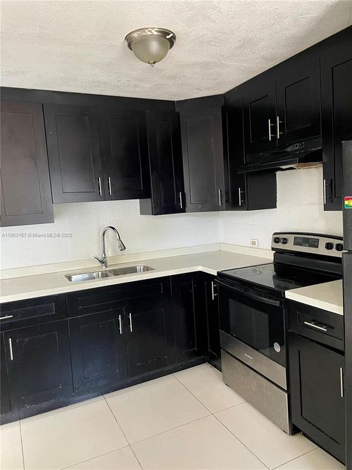 326-445 Ne 195th St, Miami, FL, 33179 | Card Image