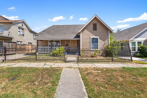 1235 E Leuda St, Fort Worth, TX, 76104-3754 | Card Image