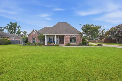 208 Zinfandel Dr, Lake Charles, LA, 70611-3966 | Card Image