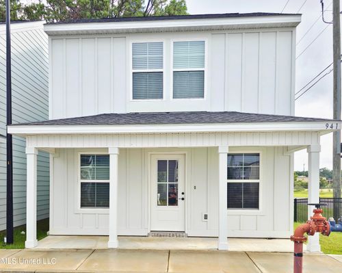 911 Motsie Rd, Biloxi, MS, 39532-2201 | Card Image