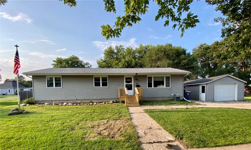 401 E 12th St, Vinton, IA, 52349-1946 | Card Image