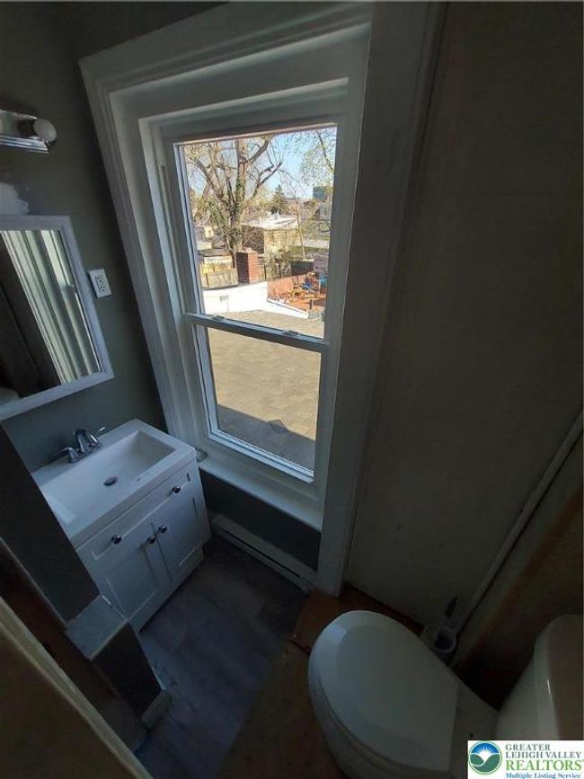 Main bathroom | Image 16