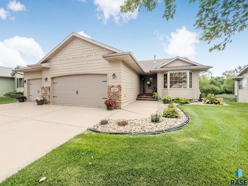 4904 S Grinnell Ave, Sioux Falls, SD, 57106-7658 | Card Image