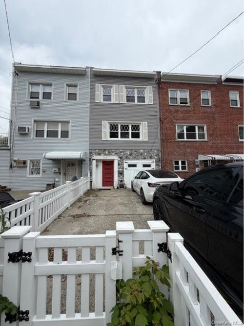1105 Stadium Avenue, New York, NY, 10465 | Card Image