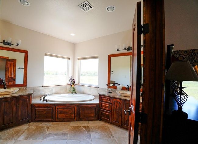 5411 N State Highway 95, Home with 3 bedrooms, 4 bathrooms and 2 parking in Flatonia TX | Image 14