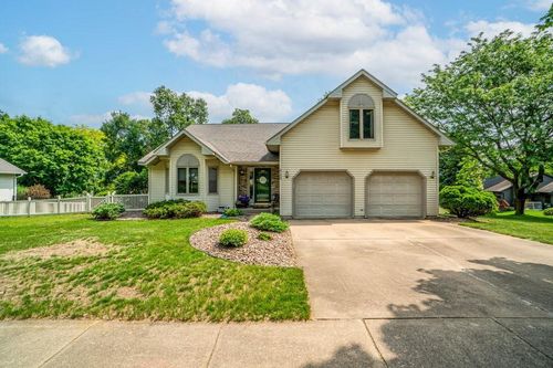 4129 Birch Crest Ln, Eau Claire, WI, 54701-9225 | Card Image