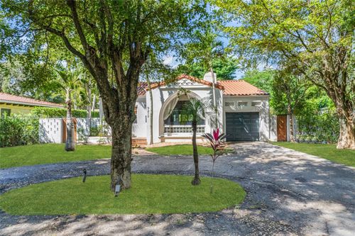 9212 Ne 10th Ave, Miami Shores, FL, 33138-2924 | Card Image
