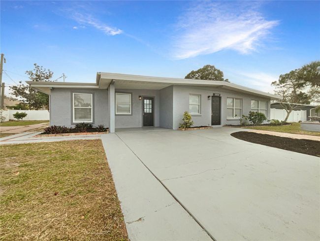 385 W Seminole Drive, House other with 3 bedrooms, 2 bathrooms and null parking in Venice FL | Image 6