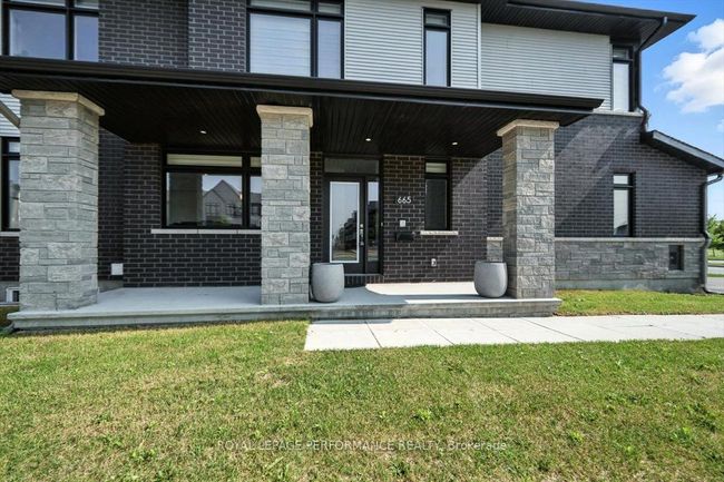 665 Cordelette Cir, House attached with 3 bedrooms, 3 bathrooms and 4 parking in Orleans ON | Image 4