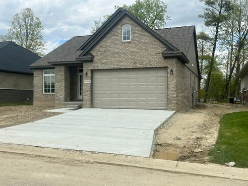 31610 Beaver Cir, New Boston, MI, 48164-8807 | Card Image