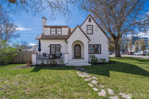 841 Red Apple Rd, Wenatchee, WA, 98801-3680 | Card Image