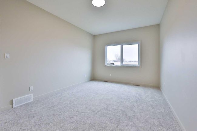 112 E 300 S, House other with 2 bedrooms, 2 bathrooms and 4 parking in Raymond AB | Image 11
