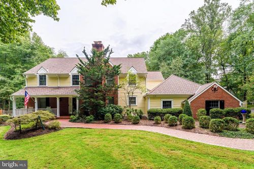 9709 Arnon Chapel Rd, GREAT FALLS, VA, 22066-3910 | Card Image