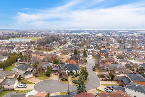 31 Ingrid Crt, Hamilton, ON, L8W2V4 | Card Image