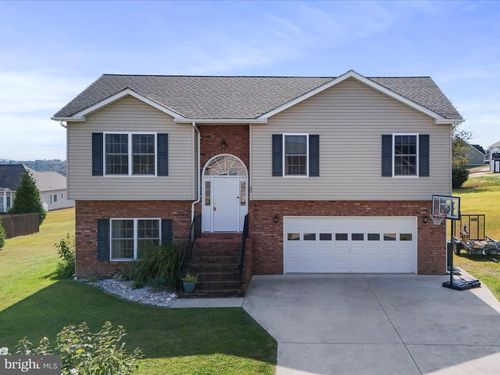 62 Redhaven Dr, ROMNEY, WV, 26757-4697 | Card Image