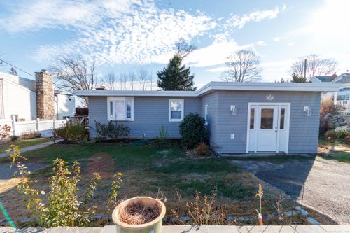 18 Bay St, Guilford, CT, 06437-3302 | Card Image