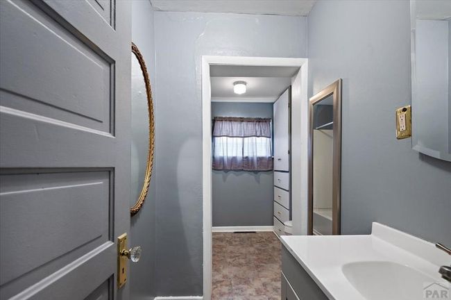 Main Level Bathroom | Image 22