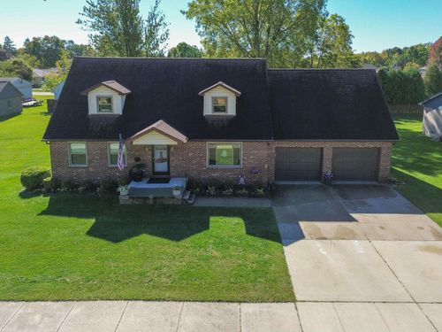 68055 S Forest Ave, Richmond, MI, 48062-1334 | Card Image