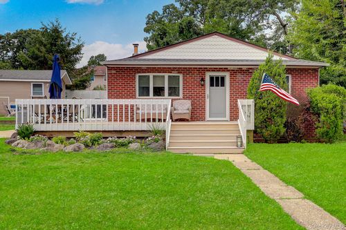 629 East Dr, Lindenhurst, NY, 11757-3106 | Card Image