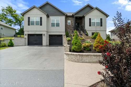 420 Reserves Ct, Simpsonville, KY, 40067-5466 | Card Image